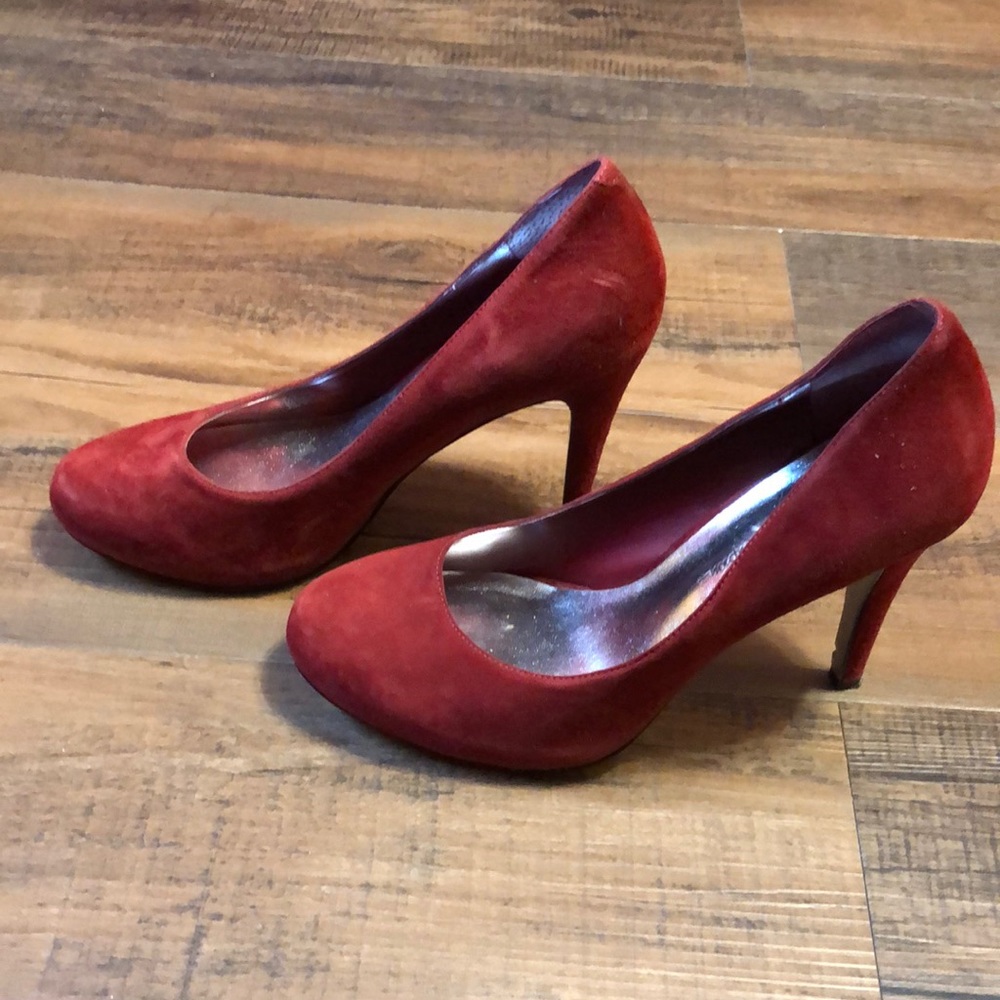 Shoes - Picture 2 of 6